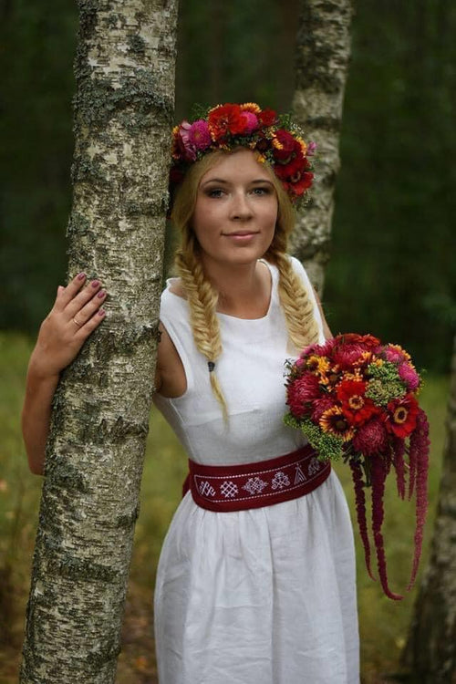 Kleita "Līga" komplektā ar jostu