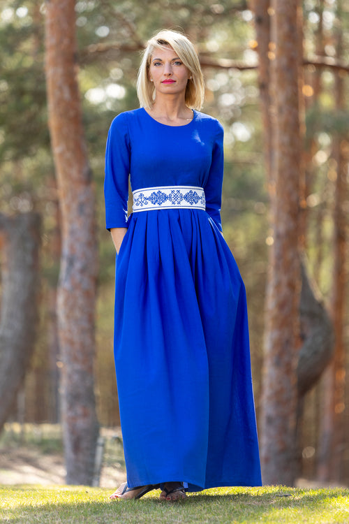 Kleita "Līga"komplektā ar jostu. PIEGĀDE 20 DIENU LAIKĀ!