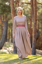 Kleita "Līga" komplektā ar jostu. PIEGĀDE 20 DIENU LAIKĀ!