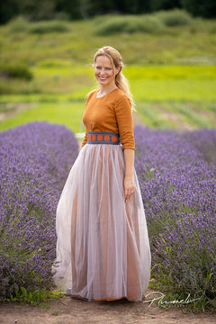 Kleita "Līga" ar tillu un jostu