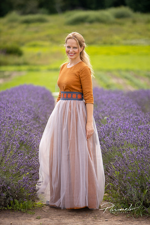 Kleita "Līga" ar tillu un jostu