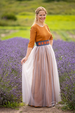 Kleita "Līga" ar tillu un jostu