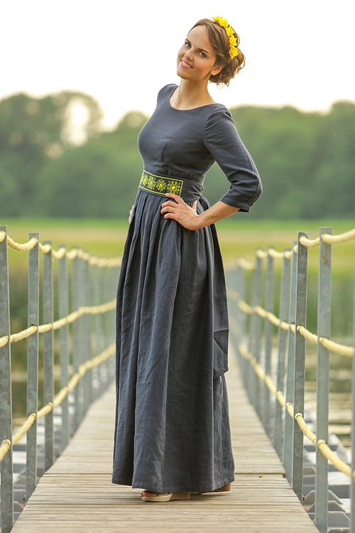 Kleita "Līga" komplektā ar jostu. PIEGĀDE 20 DIENU LAIKĀ!