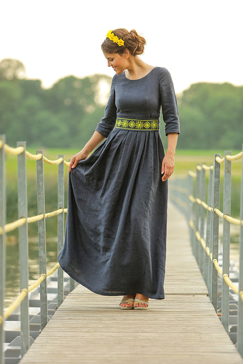 Kleita "Līga" komplektā ar jostu. PIEGĀDE 20 DIENU LAIKĀ!