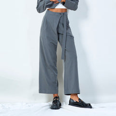 Wide-leg pleated pants with belt