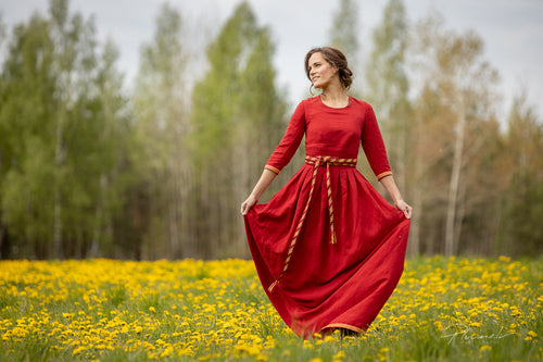 Kleita "Līga" magoņu sarkana komplektā ar jostu