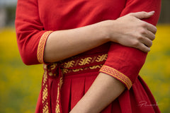 Kleita "Līga" magoņu sarkana komplektā ar jostu