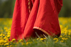 Kleita "Līga" magoņu sarkana komplektā ar jostu